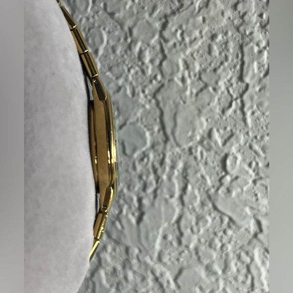 GUCCI 3300L gold plated CHAMPAGNE DIAL ladies watch - Picture 4 of 16